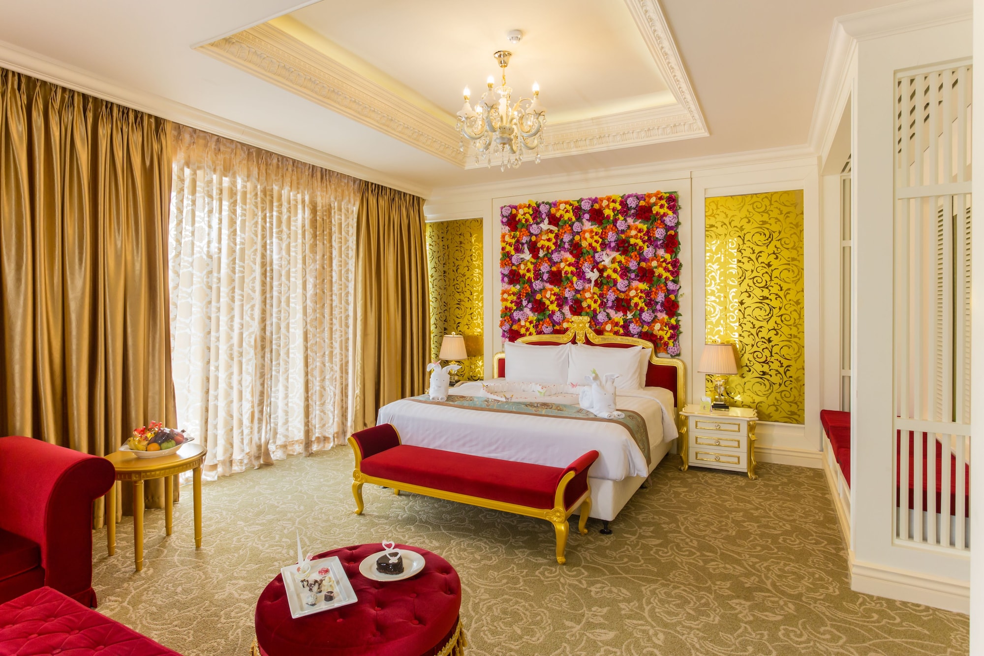 HONEYMOON, SUITE
