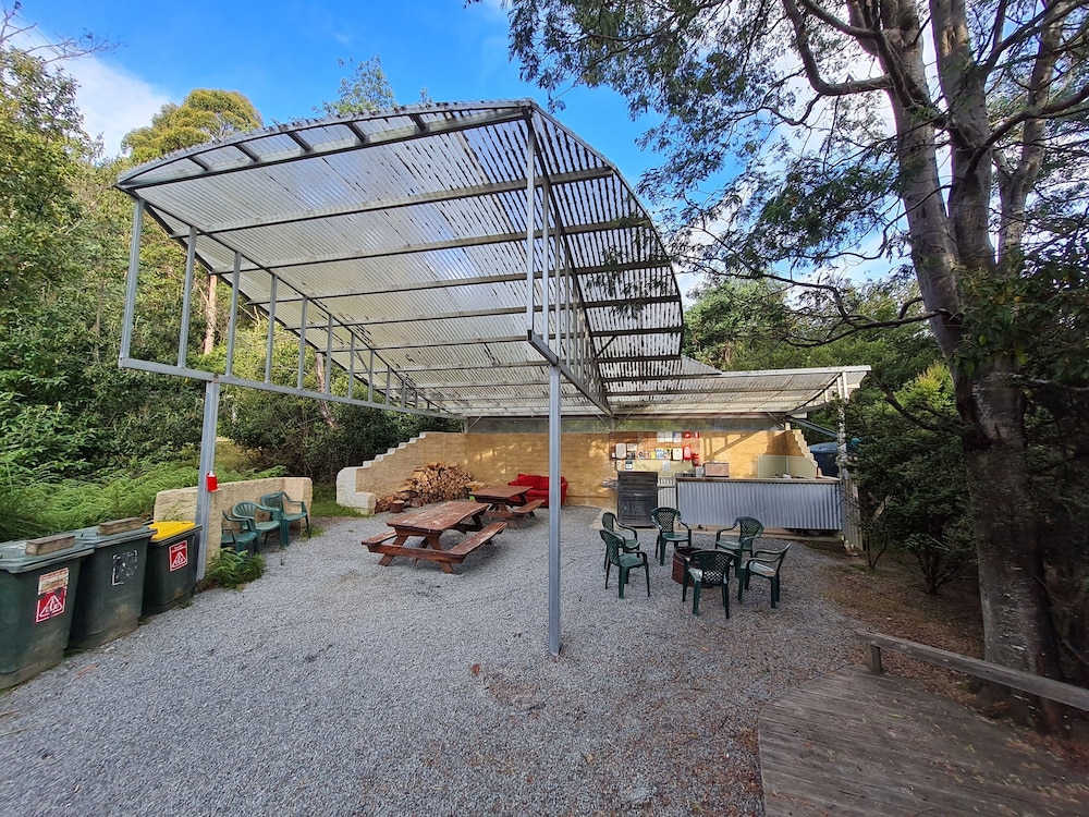 HUON BUSH RETREATS 41/50