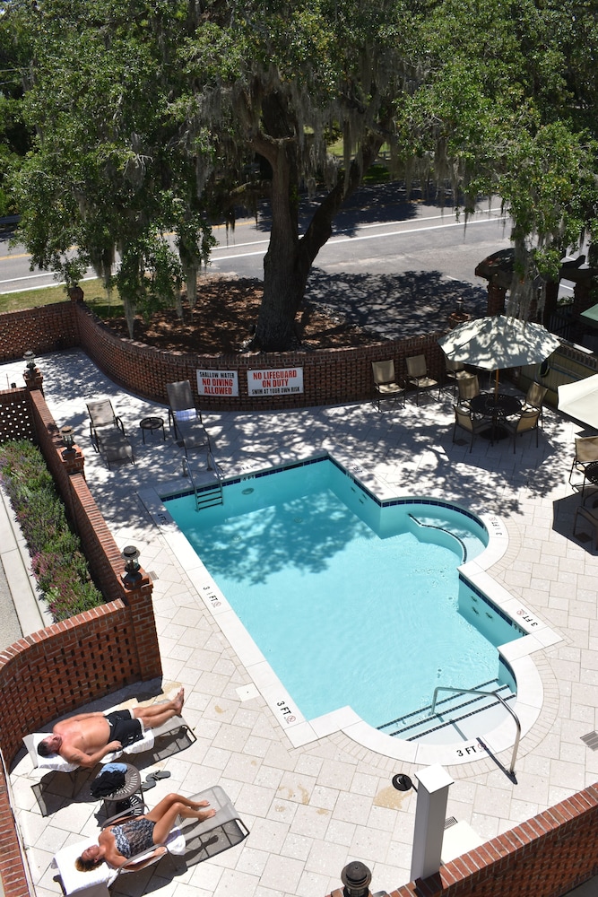 Inlet Sports Lodge 44/50