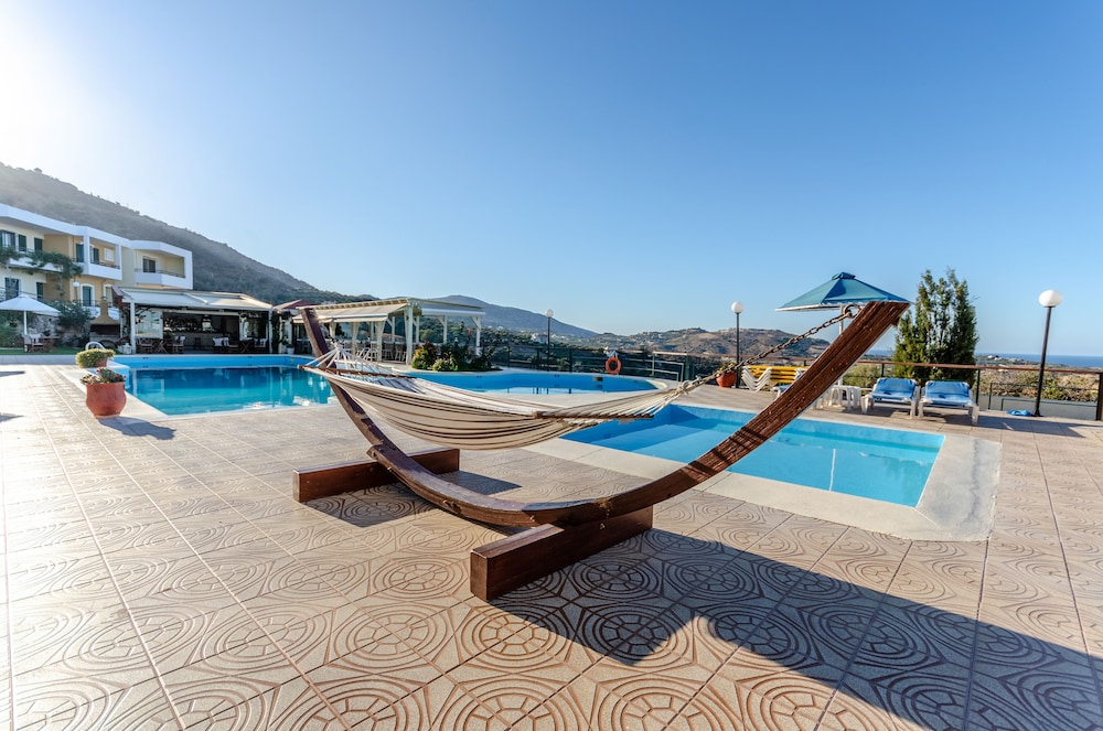 Pela Mare Hotel 72/77