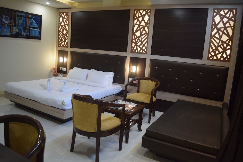 Hotel Dayal Paradise 13/26