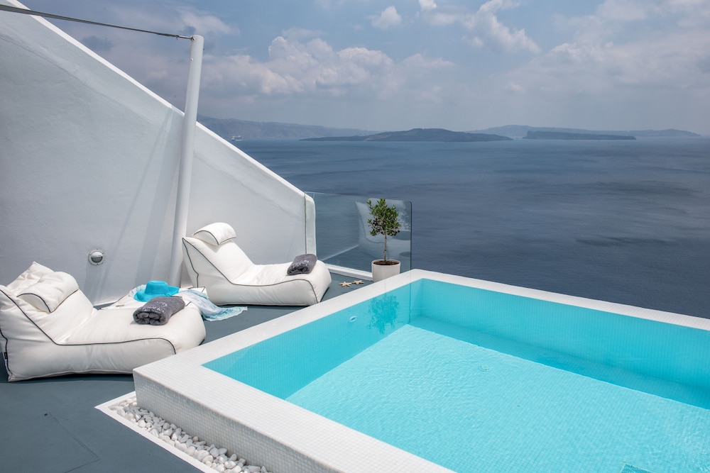 Allure Breeze Suites 42/79