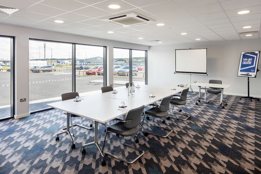 Hampton By Hilton Humberside Airport 29/38