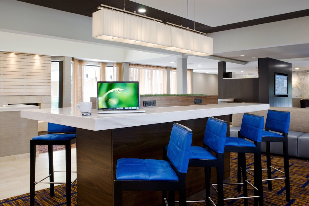 Courtyard by Marriott Kansas City Overland Park/Metcalf, South of College Boulevard 6/56