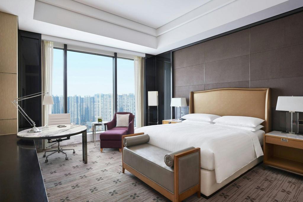 1 Bedroom, Vice President, Suite, King Bed, City View, Executive Level, High Floor