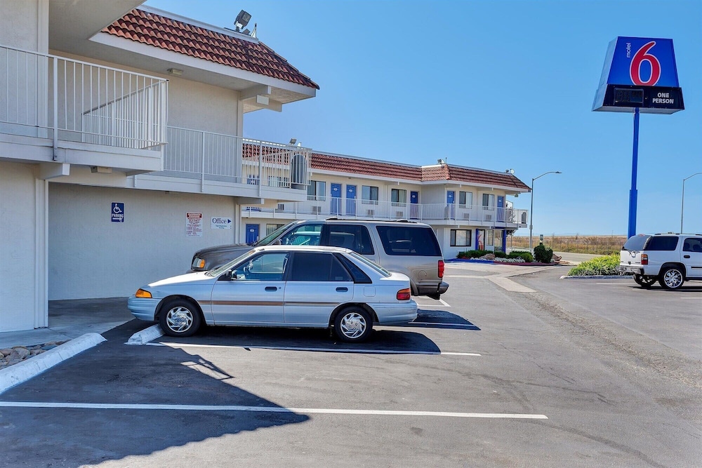 Motel6 Vallejo, CA - Six Flags West 52/64
