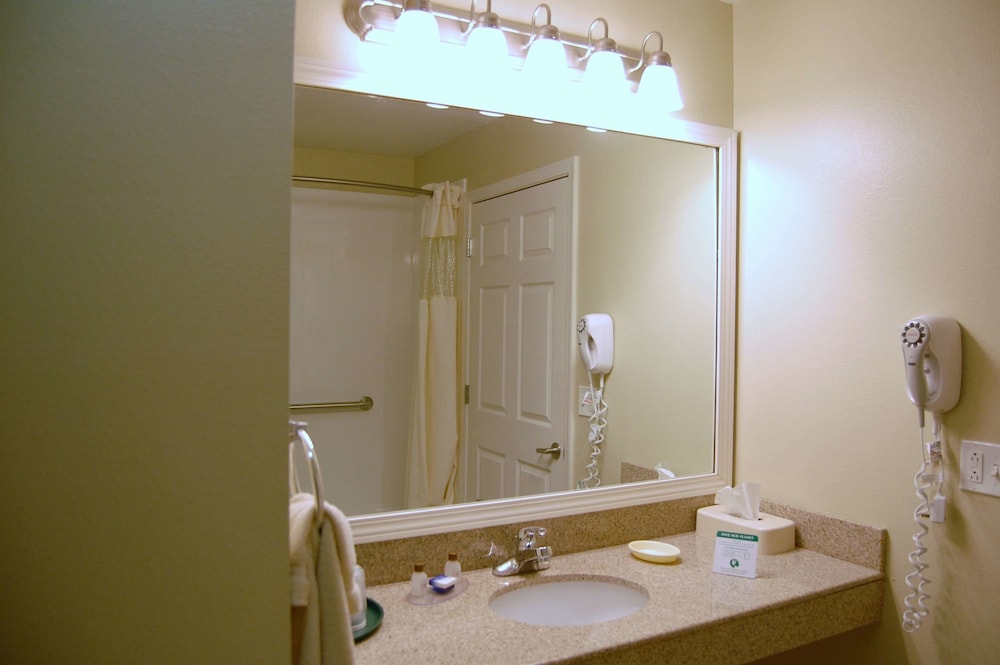 Best Western Plus MidAmerica Hotel 10/33