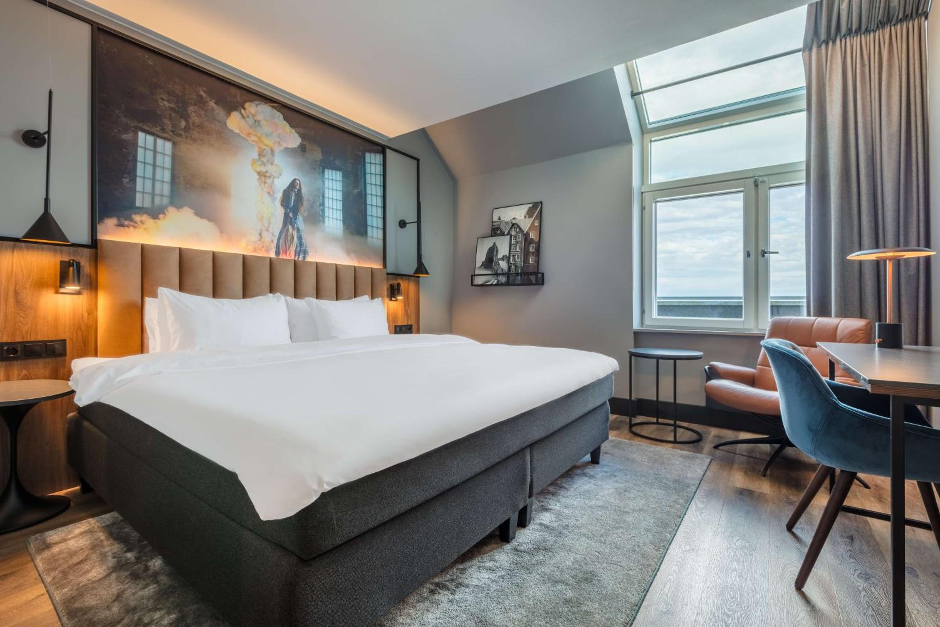 Premium, Queen Bed, Fjord View