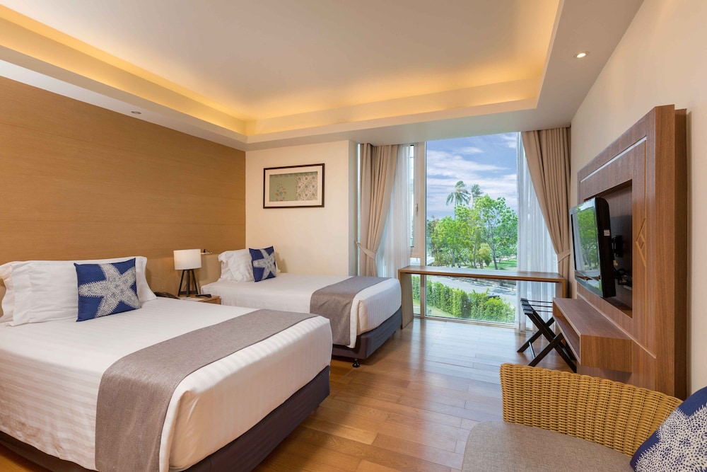 Splash Beach Resort Maikhao Phuket 25/50