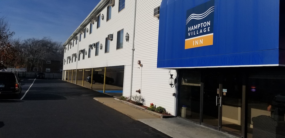 Hampton Village Resort 52/54
