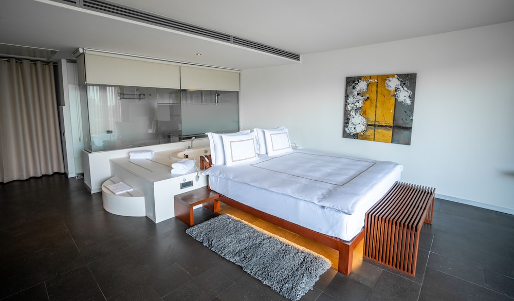 EXECUTIVE, DOUBLE BED, SEA VIEW