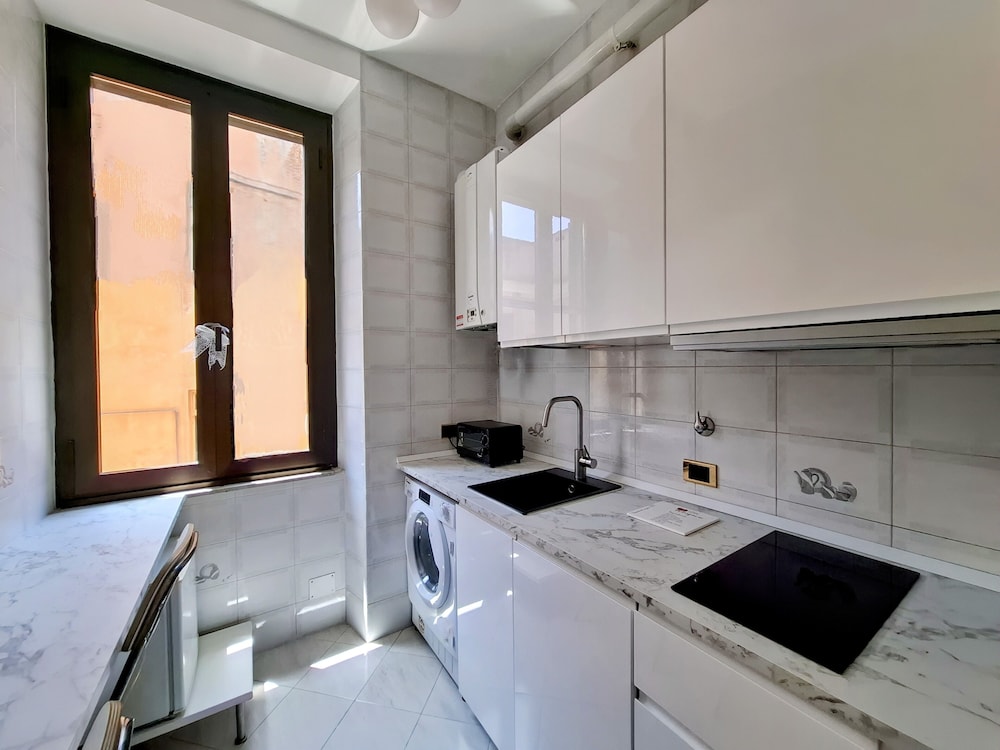 Rhome Sweet Rhome Suite 37/40