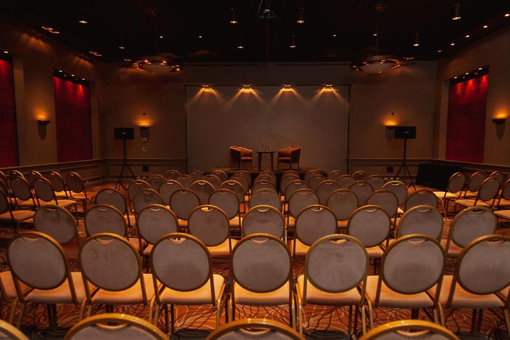 Austral Plaza Hotel 53/57