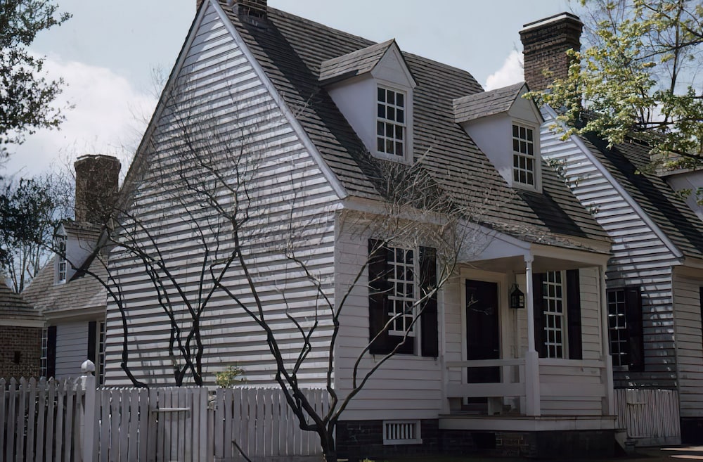 The Colonial Houses - A Colonial Williamsburg Hotel 6/66