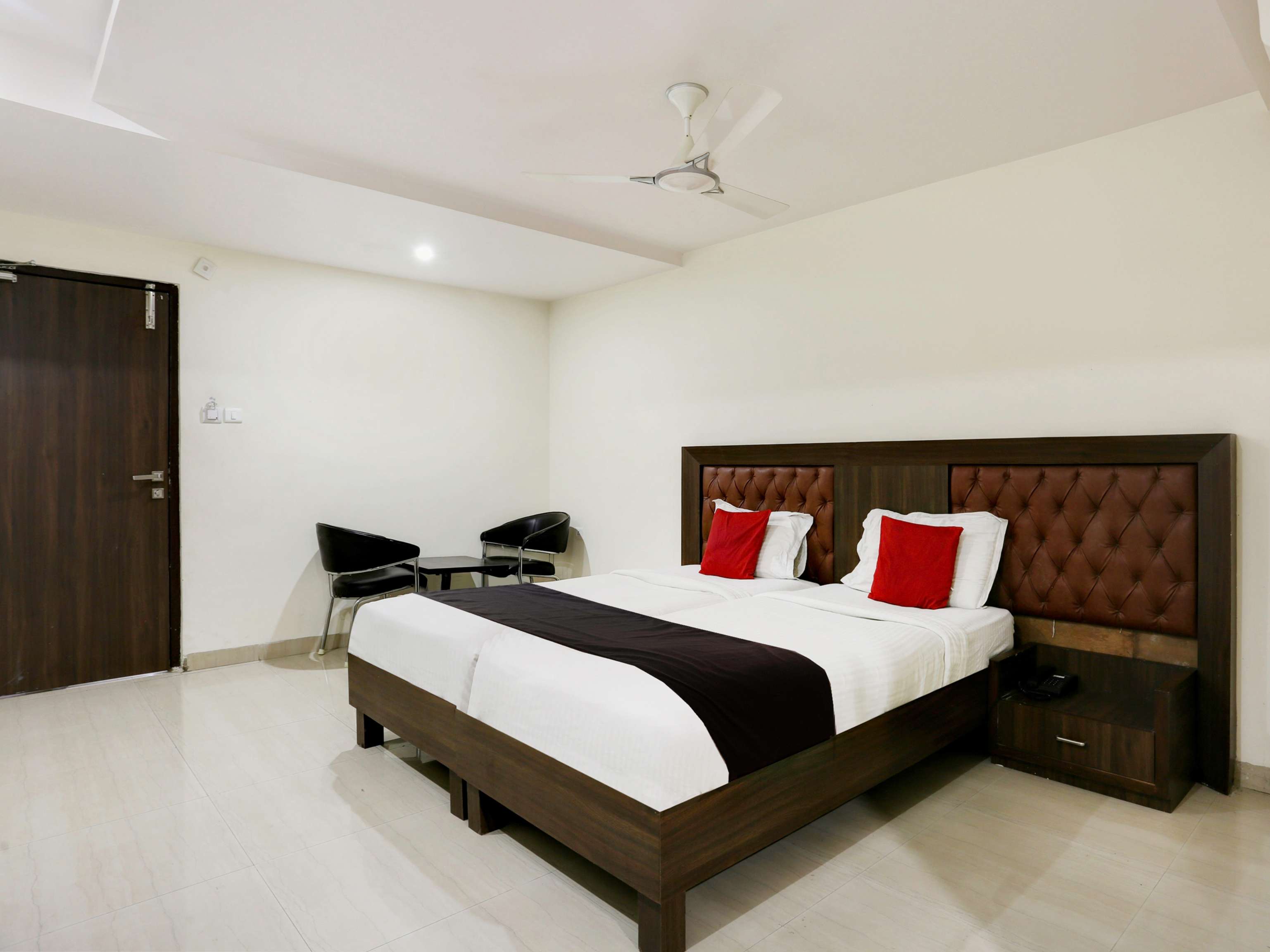 OYO 9003 Deccan Inn 17/42