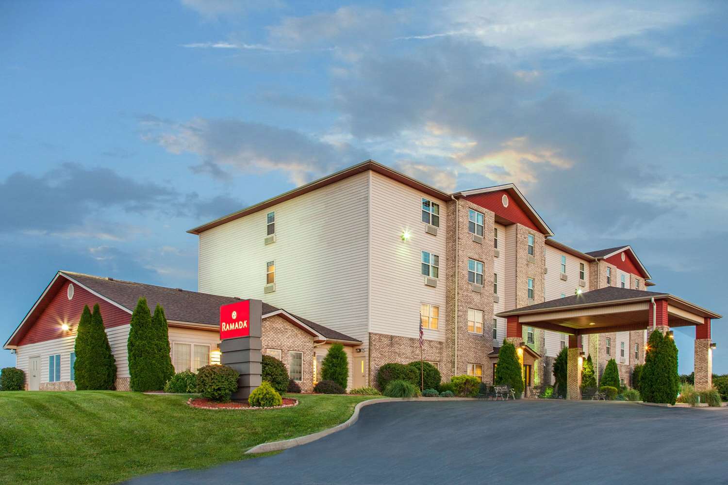 Ramada by Wyndham Sparta/At Speedway 2/33