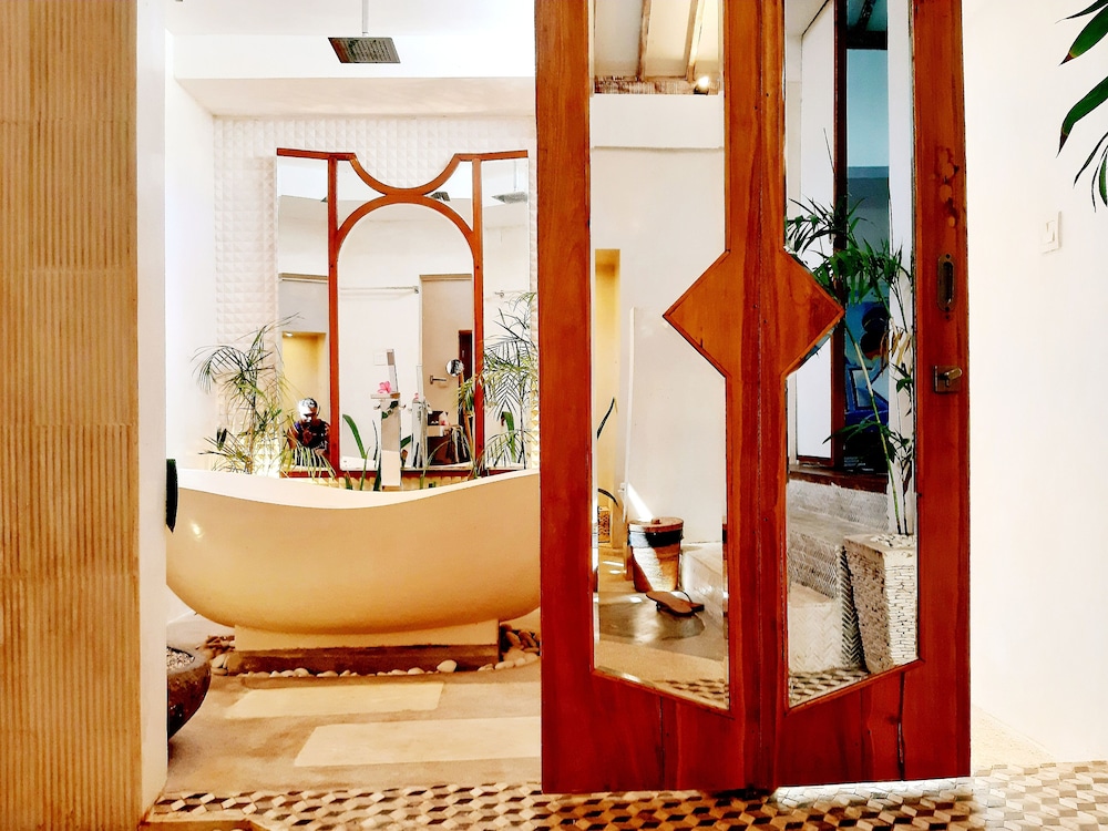The White Key Luxury Villas 38/39