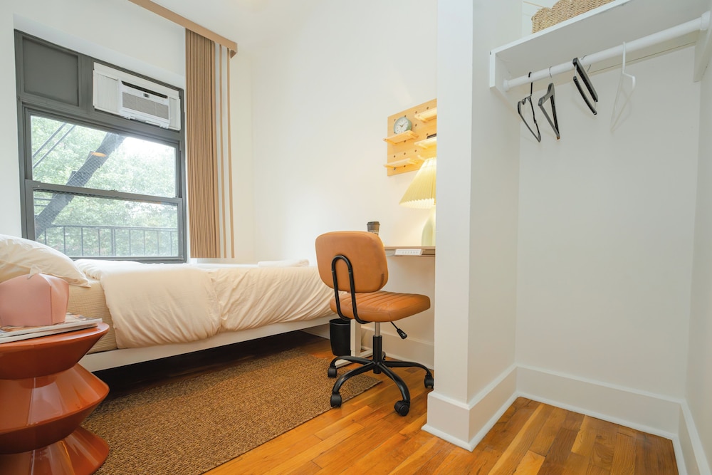 City, Double Bed, Shared Bathroom