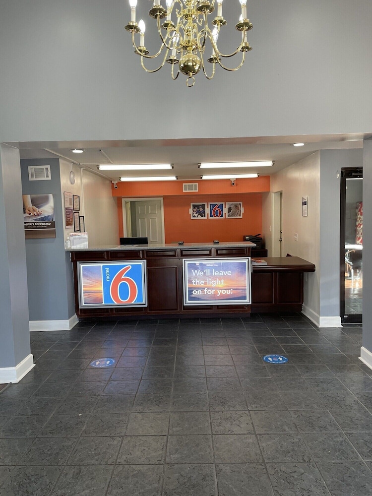 Lobby at Motel6 Pooler, GA - Savannah Airport, POOLER - GA