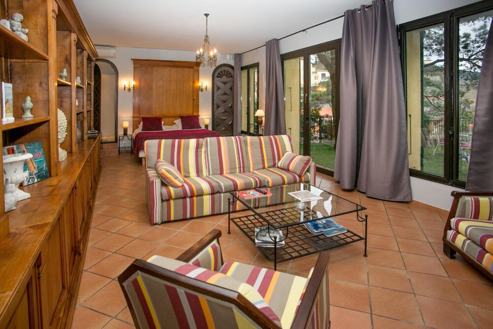 Le Relais Des Trois Mas 28/44