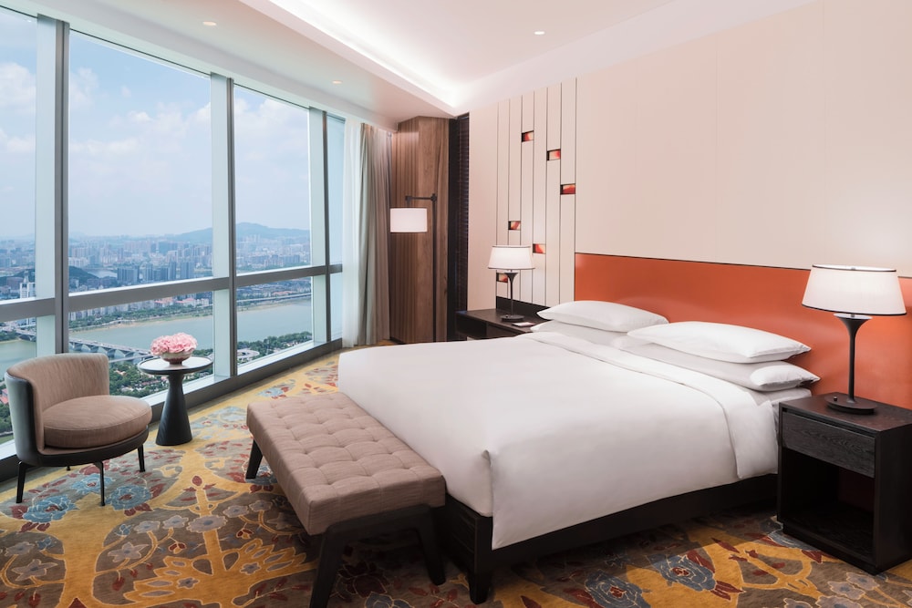 Suite, King Bed, River View, Sofa