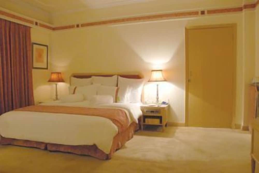 Four Points by Sheraton Lahore 12/64