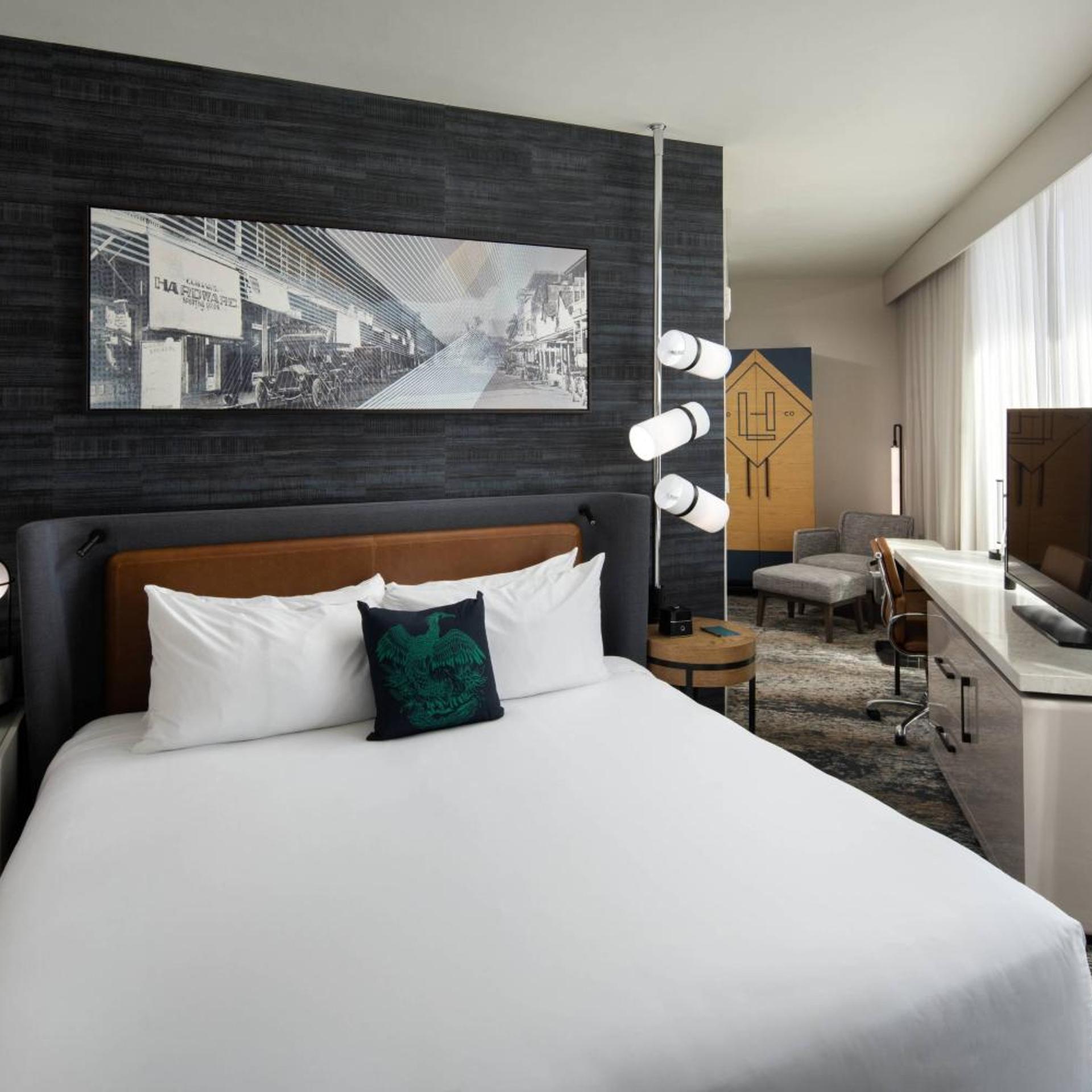 Night, King Bed, City View, Balcony, Corner