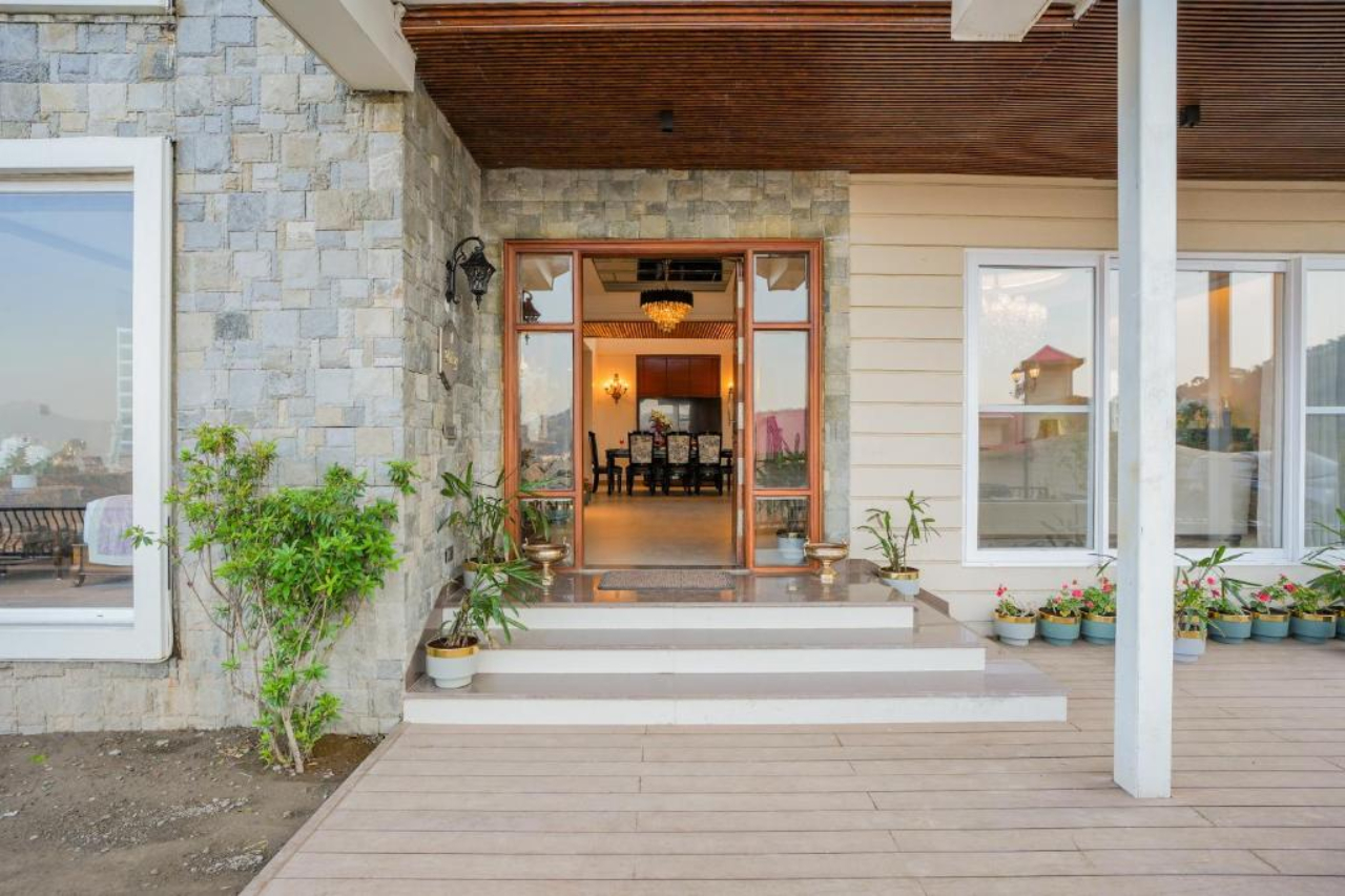 ELIVAAS prive The Royce Daisy Ultra Luxe 4 BHK Villa With Pvt Pool Jacuzzi 360 Hill Views in KASAULI