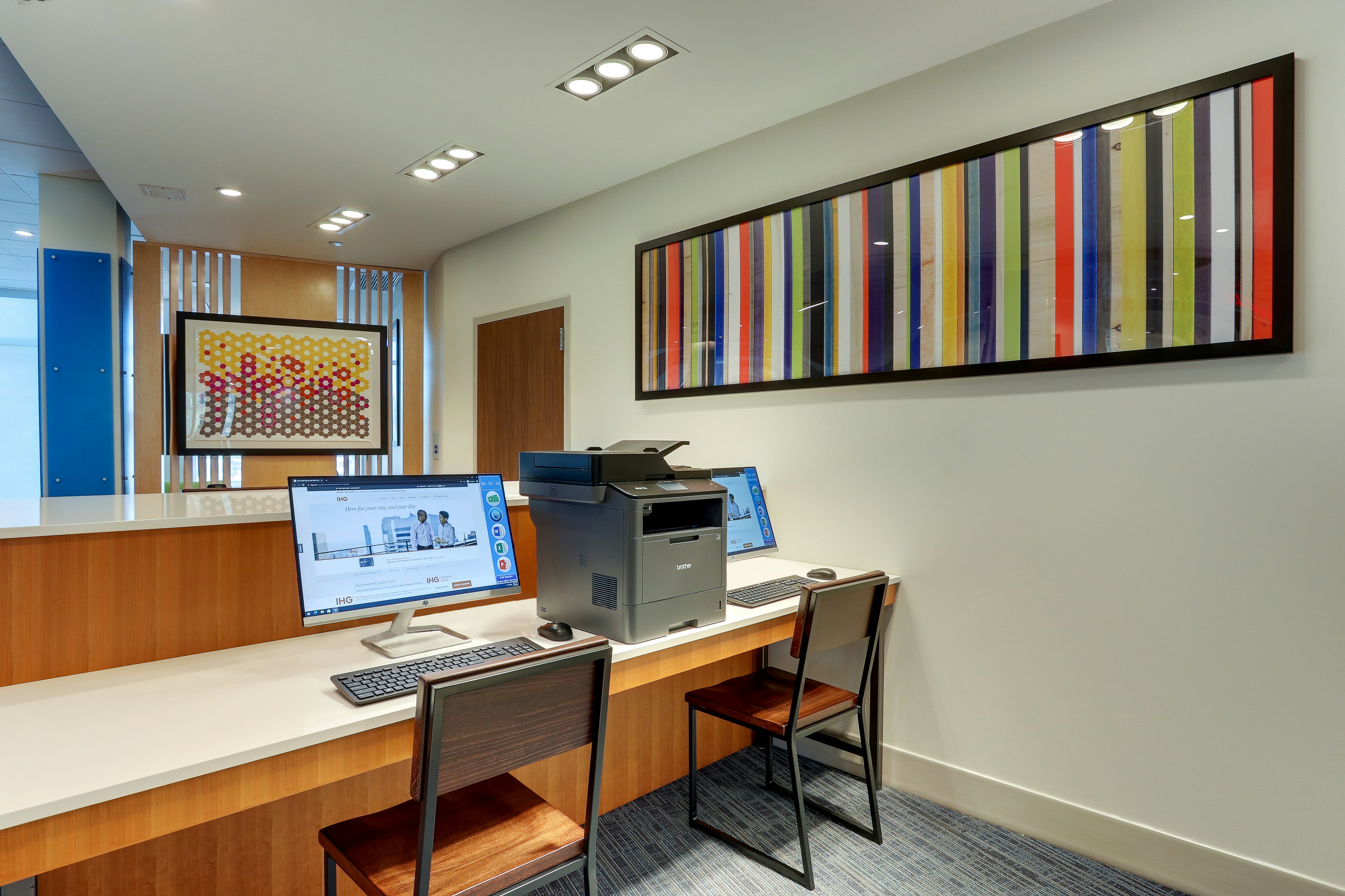 Holiday Inn Express and Suites Roanoke Civic Center 32/34