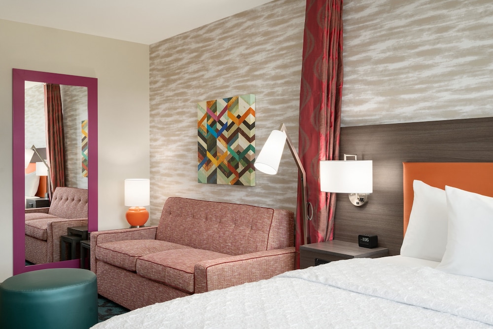 Home2 Suites by Hilton Woodland Hills Los Angeles 16/48