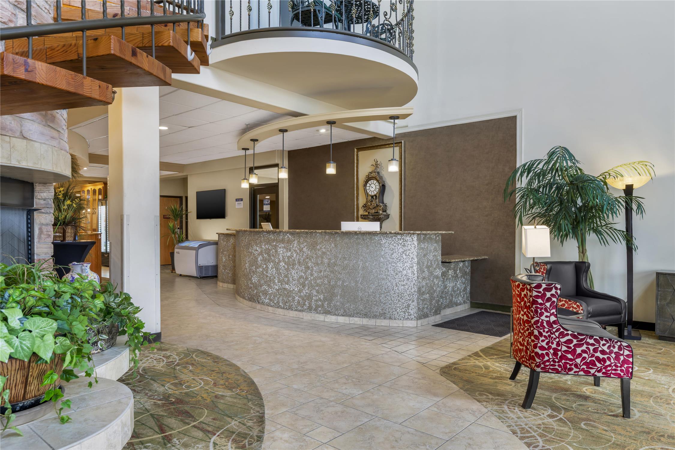 Best Western Plus Swiss Chalet Hotel & Suites 3/40
