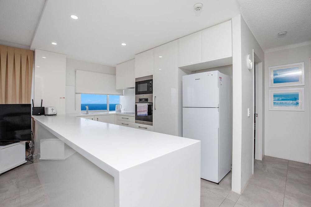 Pacific Plaza Apartments 15/75