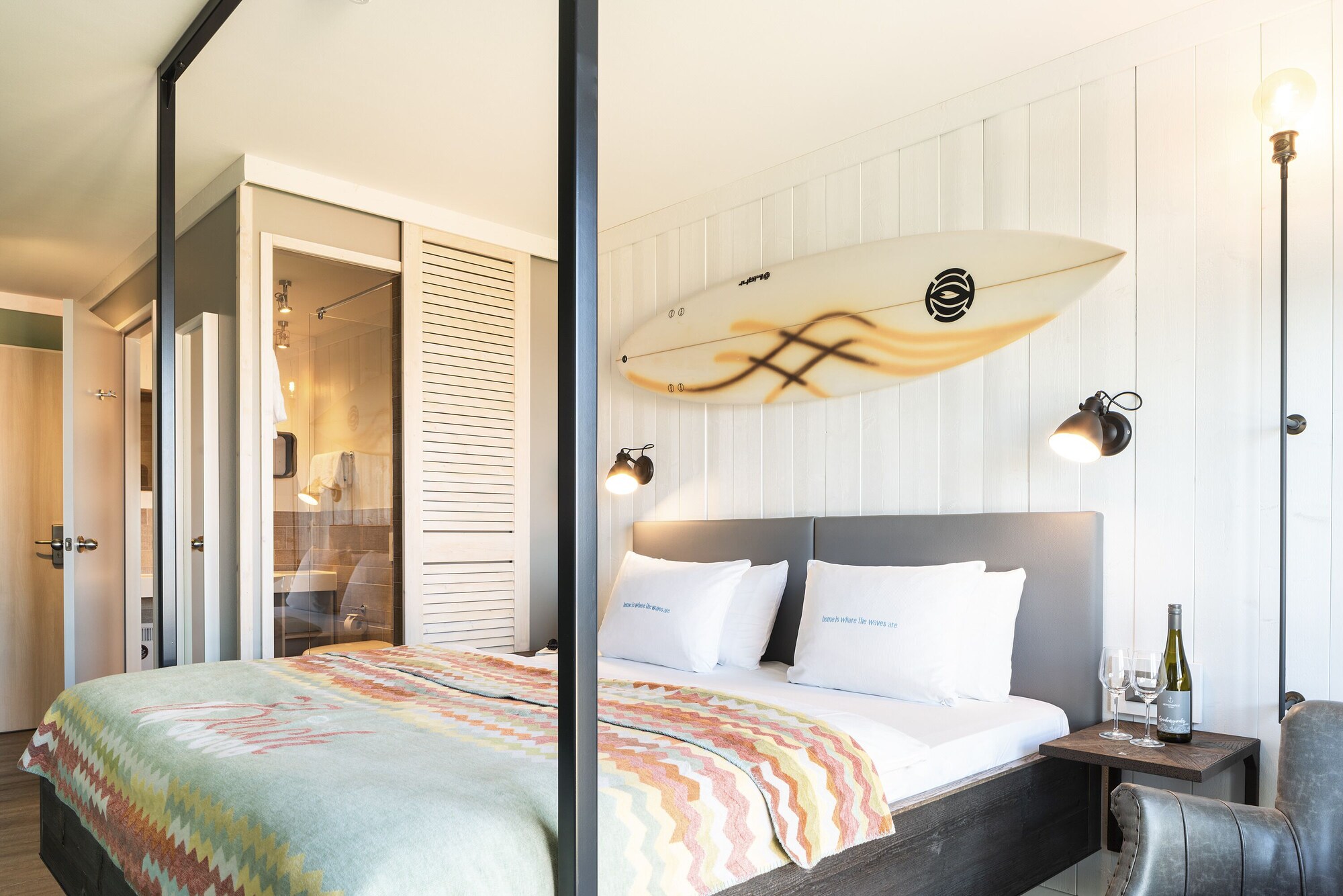 Signature, Beach, Queen Bed