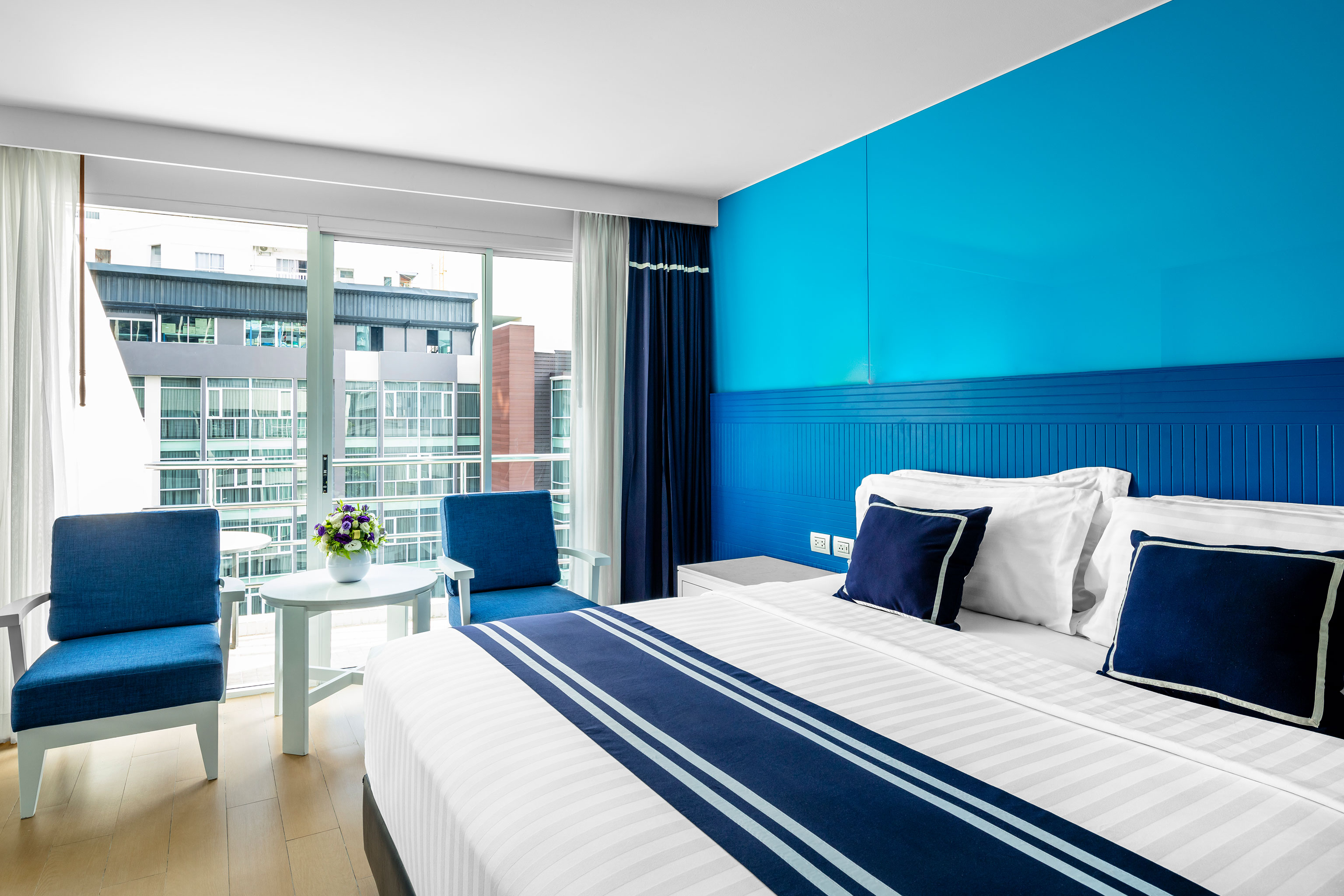 DELUXE, DOUBLE OR TWIN BED