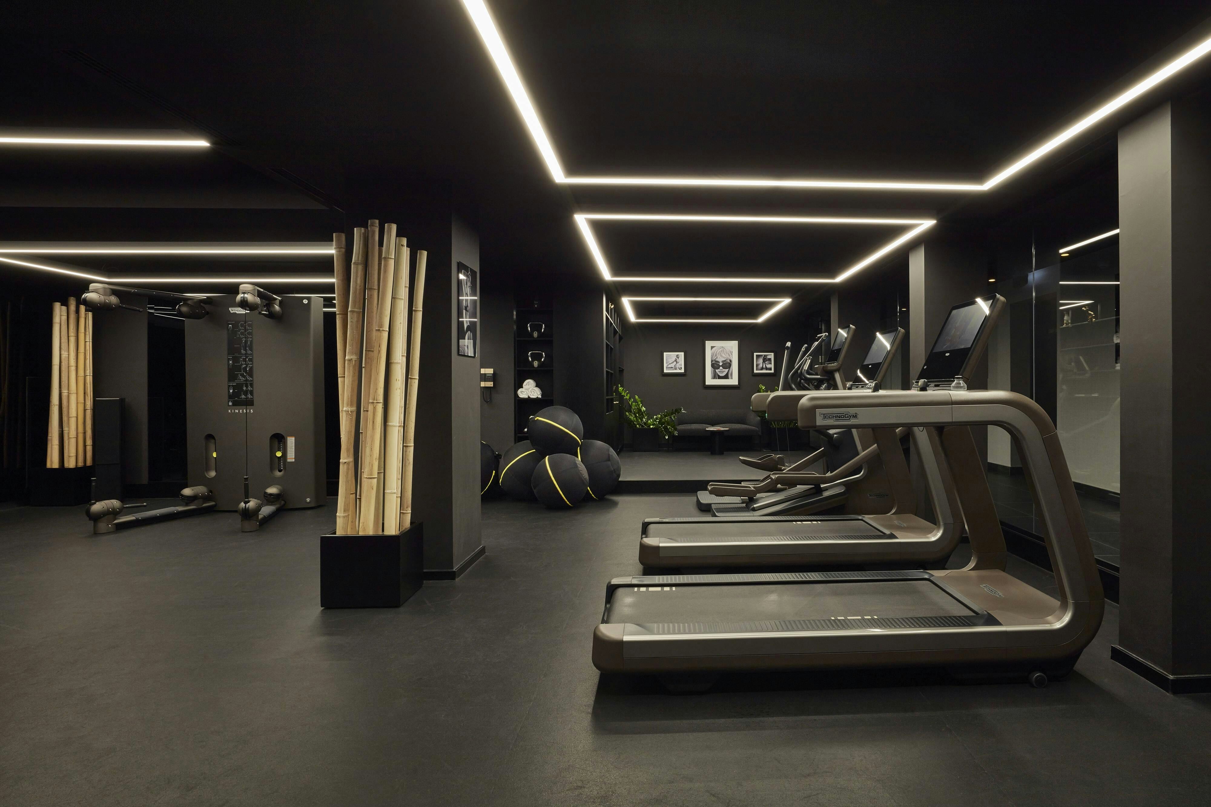 Roomers Munich, Autograph Collection 23/56