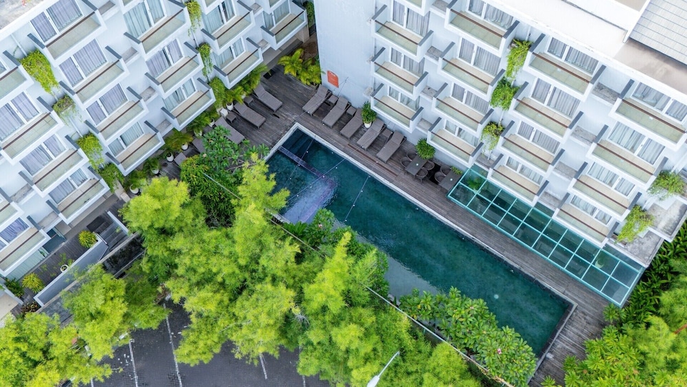 Kuta Galleria Hotel 64/69