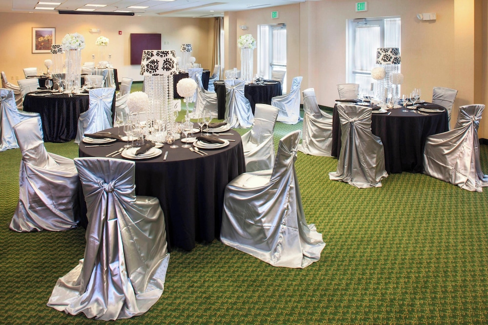 Fairfield Inn And Suites By Marriott Atlanta Mcdonough 34/41