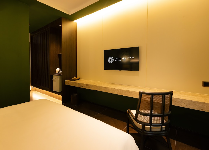 The Seven Stars Hotel 36/48