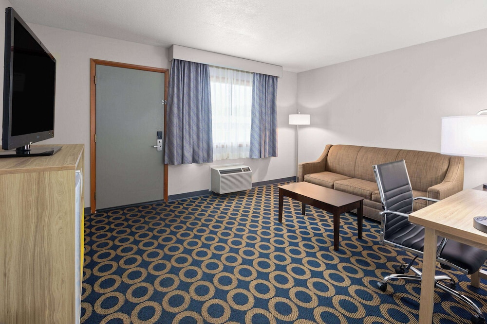 Days Inn by Wyndham Wauseon 34/49