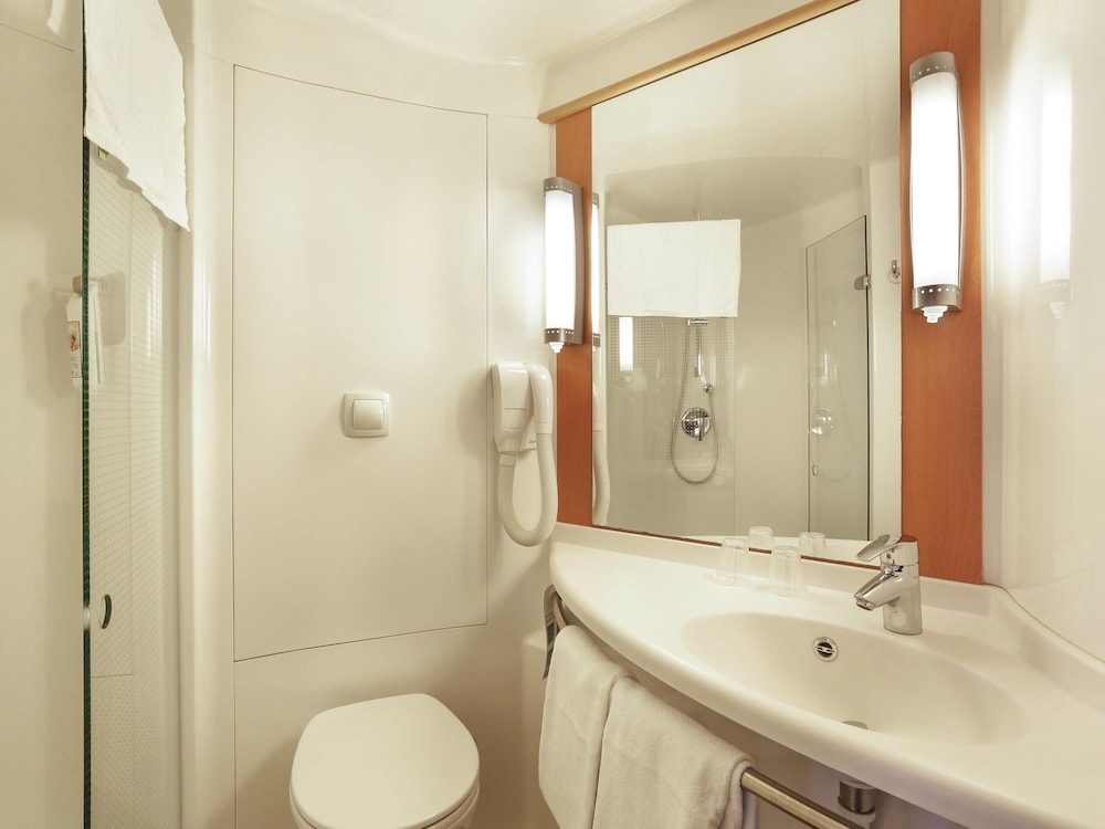Ibis Etampes 67/69