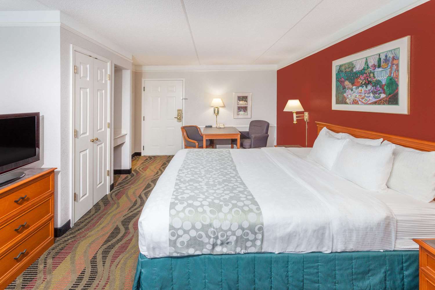 Days Inn & Suites by Wyndham Arlington Heights 9/36