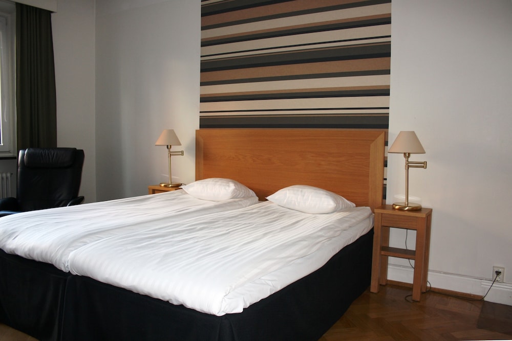 Moderate, Twin Beds