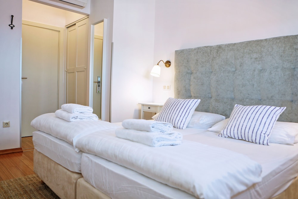 HOTEL DELFIN 11/69