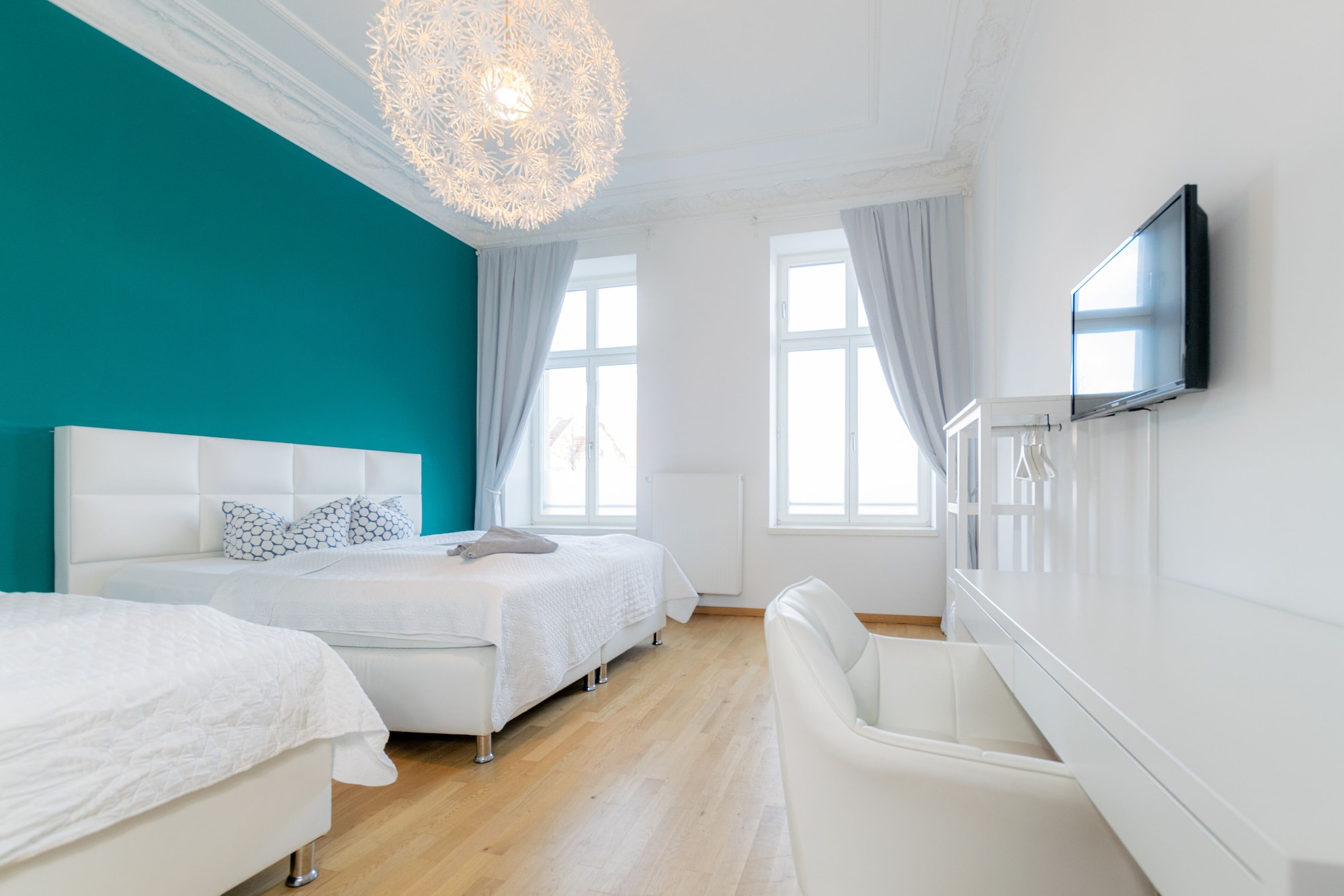 Grand, 3 Rooms, Modern, Apartment, 3 Queen Beds, Sofa, Kitchen