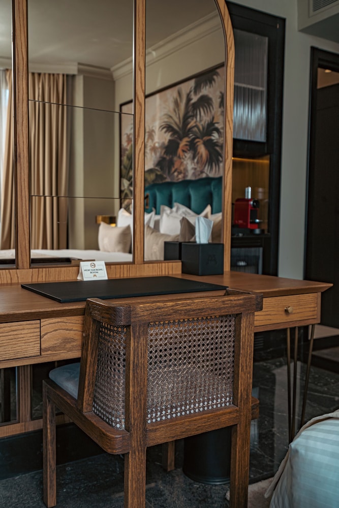 Marly Boutique Hotel 55/63