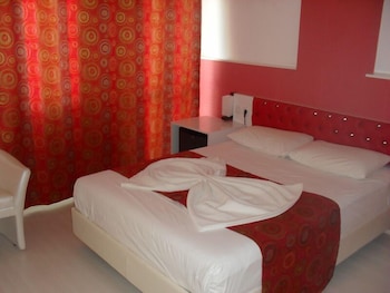 Lucky Monkey Hotel 11/50