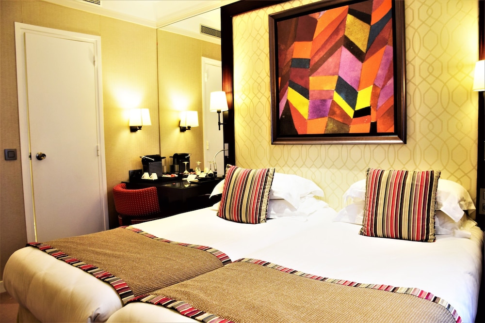 Hotel Folkestone Opera 11/33