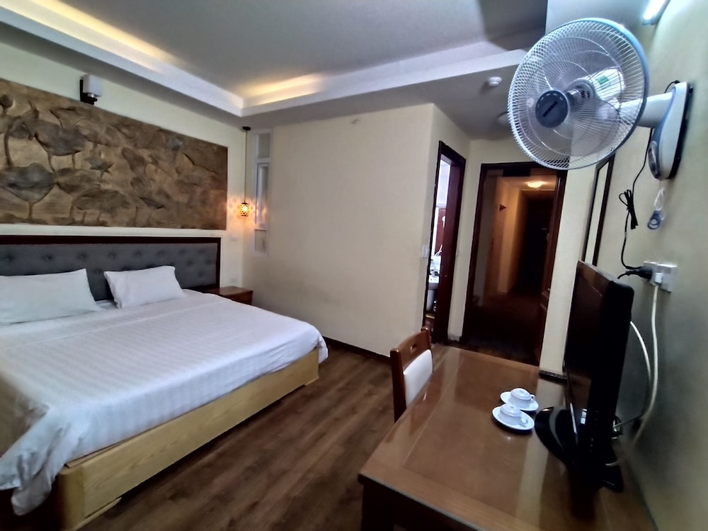 Queen Light Hotel 30/55