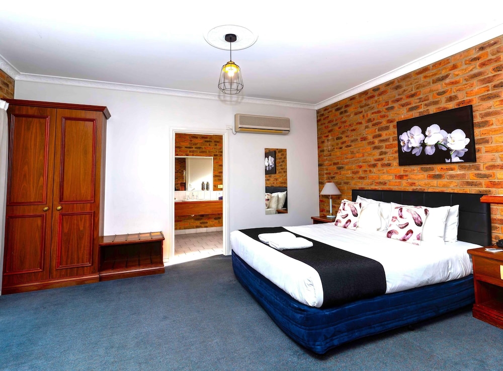 Spa, Suite, Queen Bed