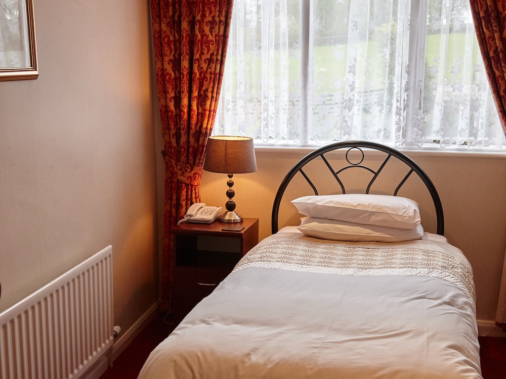 Hundith Hill Hotel 6/66